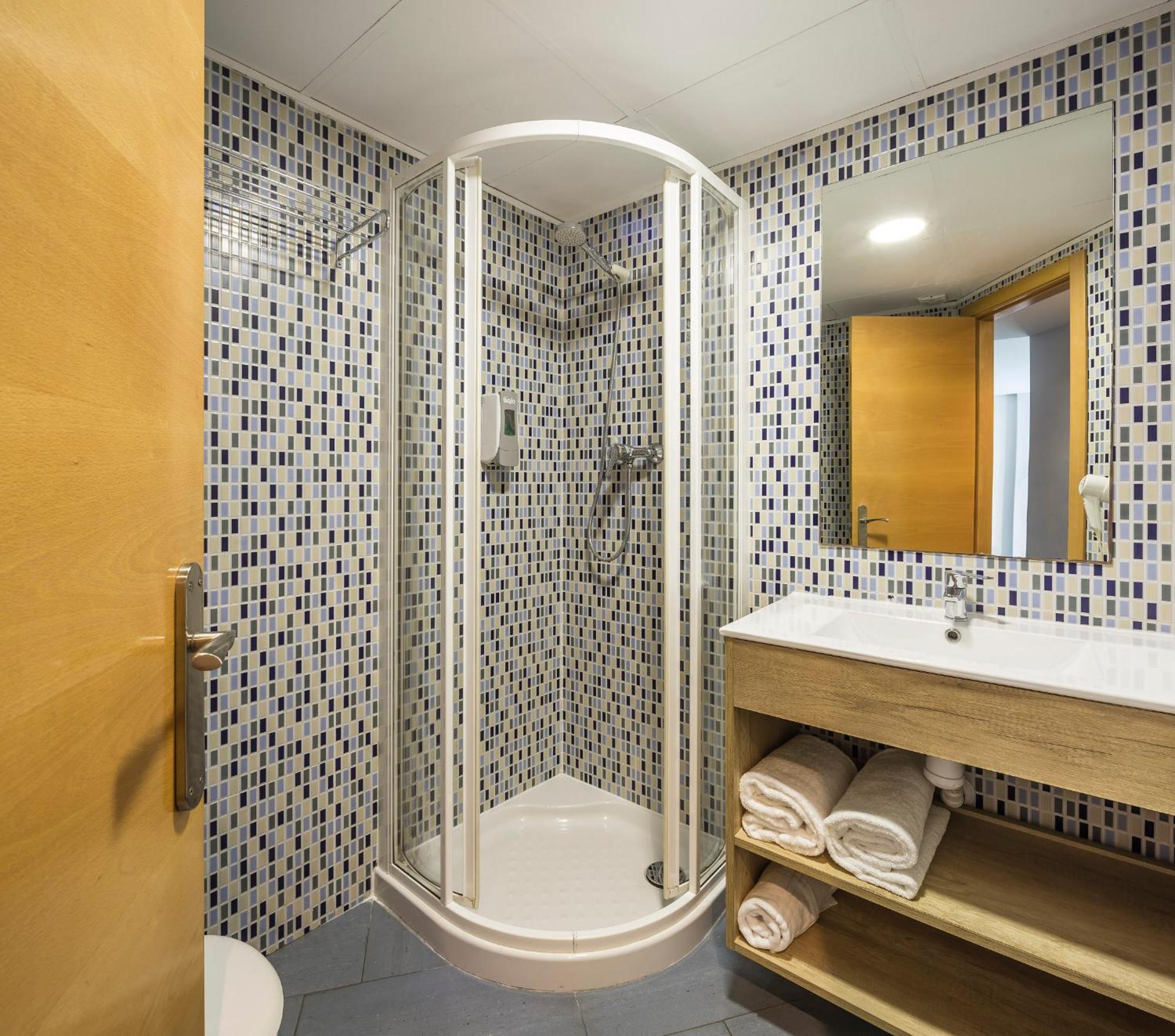 Mon Suites Carmen Валенсия Екстериор снимка