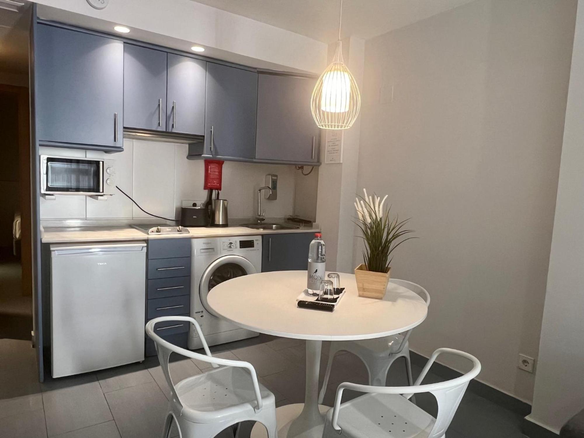 Mon Suites Carmen Валенсия Екстериор снимка